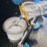La presencia de bacterias como Escherichia coli en los sistemas de abastecimiento de agua en Guatemala sigue siendo un gran reto de salud pública, provocando enfermedades gastrointestinales que afectan principalmente a poblaciones vulnerables. (Foto: Luis Juárez / AUN)