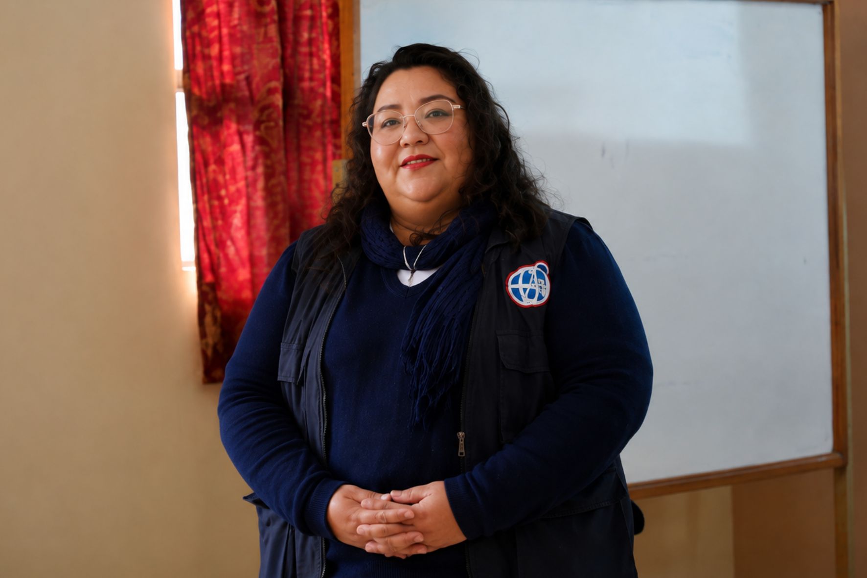 Vilma Tzoc impulsa acciones de capacitación para promover una atención más inclusiva hacia las personas con discapacidad auditiva. (Foto: Lesly Morales / AUN)