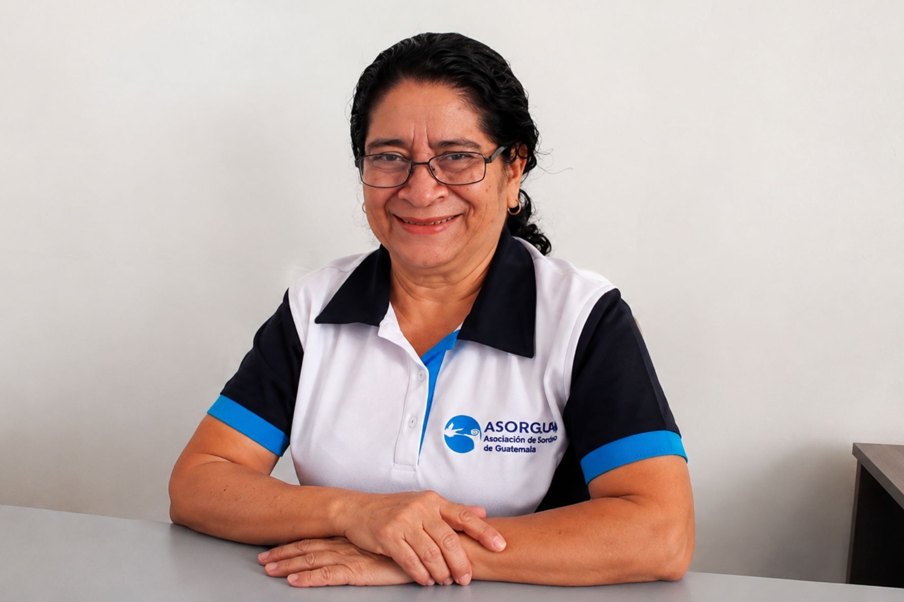 Lissette Reyes, presidenta de la Asociación de Sordos de Guatemala, una de las organizaciones que promueve el aprendizaje de Lengua de Señas de Guatemala. (Foto: Lesly Morales / AUN)