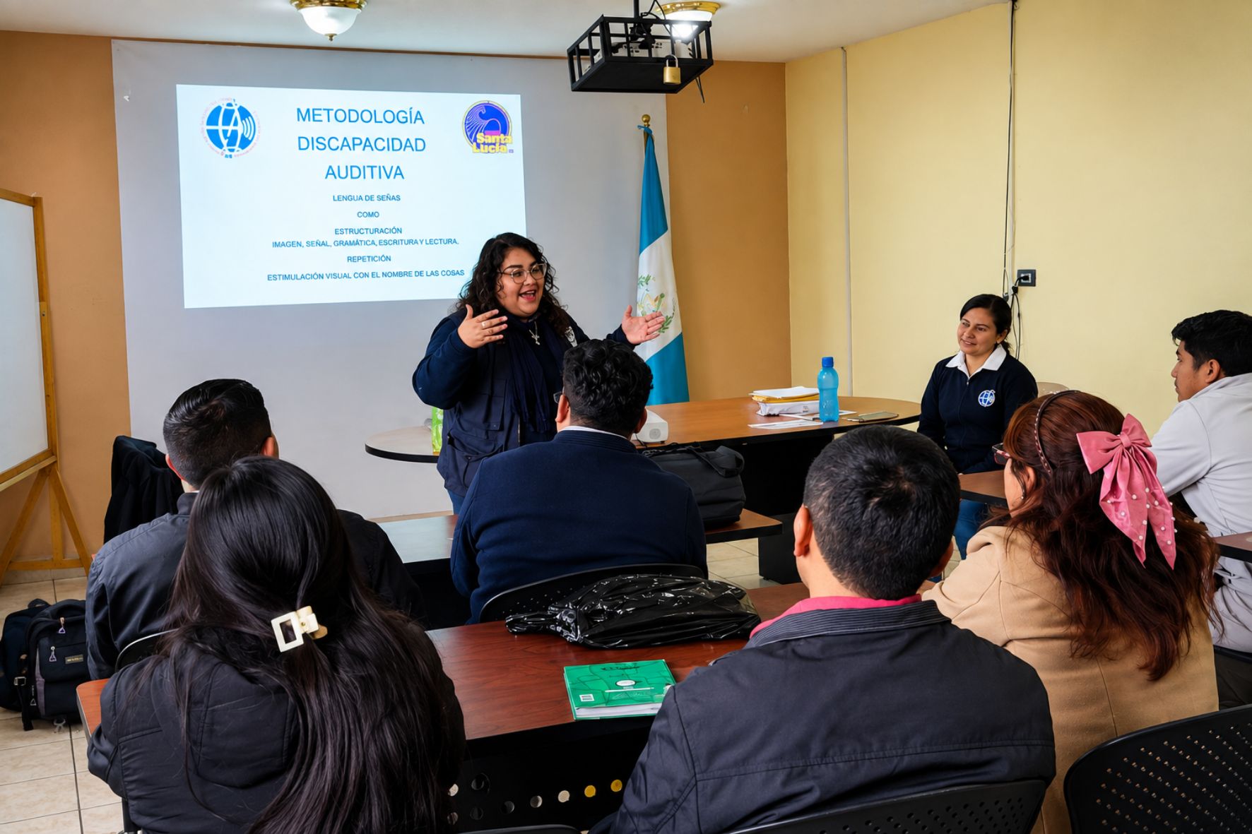 La enseñanza de Lengua de Señas de Guatemala permite reducir las barreras de comunicación que enfrentan las personas sordas en espacios educativos, laborales, de salud y servicios públicos. (Foto: Lesly Morales / AUN)