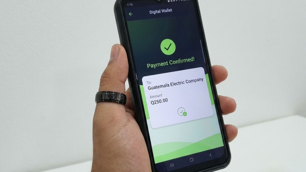 El scroll también puede llevar del descubrimiento de un producto a la compra, facilitando que los usuarios realicen pagos directamente desde sus dispositivos móviles. (Foto: Jordy Jiménez / AUN)