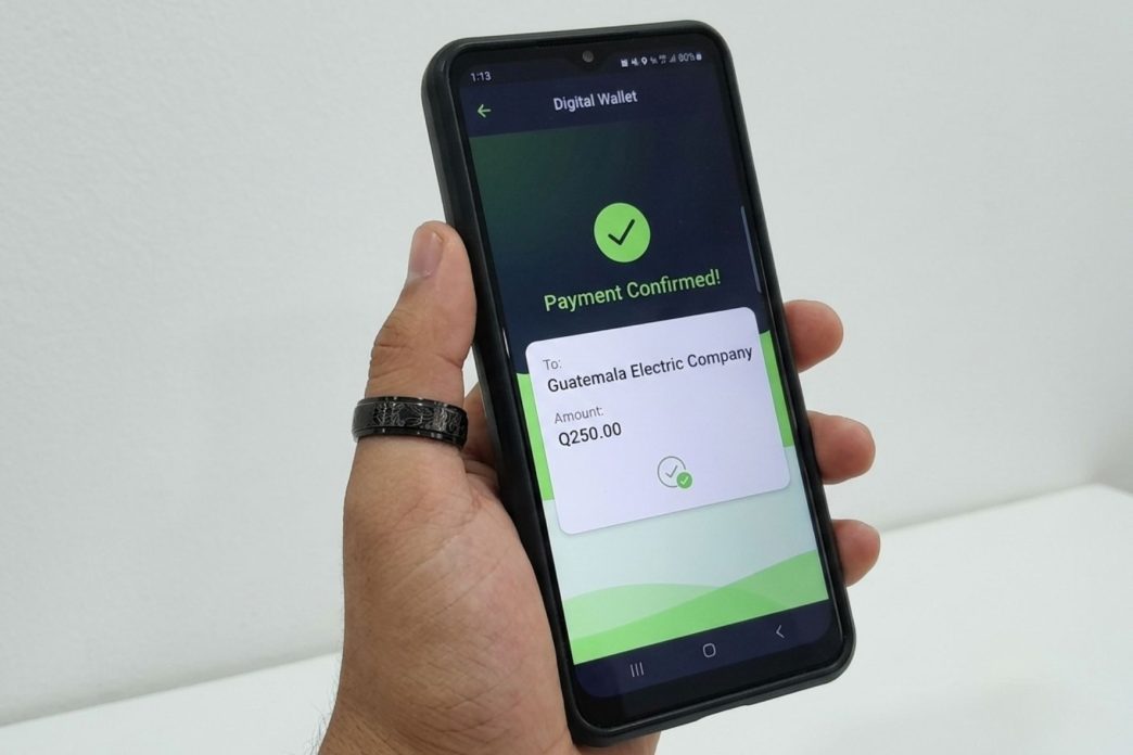 El scroll también puede llevar del descubrimiento de un producto a la compra, facilitando que los usuarios realicen pagos directamente desde sus dispositivos móviles. (Foto: Jordy Jiménez / AUN)