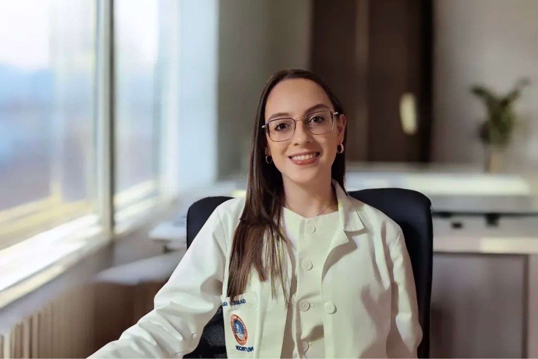 La nutricionista Gabriela Taqué, precisó la importancia de que la madre también cuide sus necesidades básicas durante la lactancia. (Foto: Cortesía / AUN)