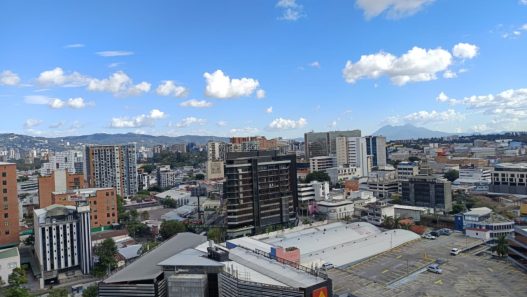 La reforma al IUSI establece una tasa cero para viviendas, mientras especialistas advierten que su impacto en los ingresos municipales aún es incierto. (Foto: Carlos Morales / AUN)