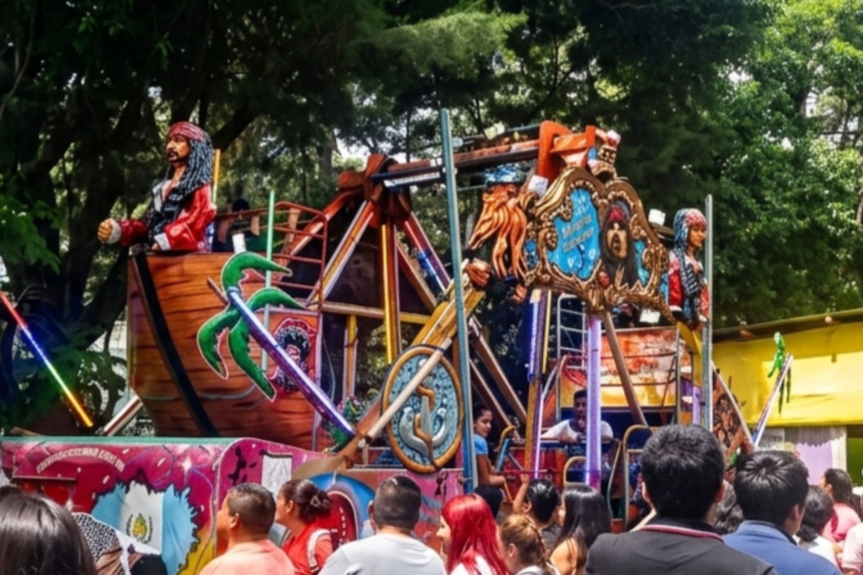 Los juegos mecánicos continúan siendo una de las mayores atracciones familiares durante las festividades de agosto. (Foto: Jordy Jiménez/ AUN)