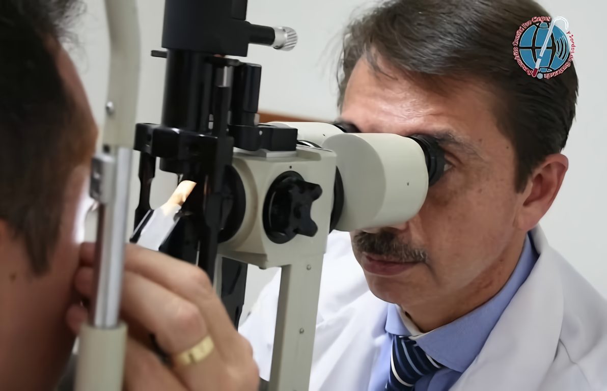 Gonzalo Ortiz, oftalmólogo del Hospital de Ojos y Oídos Dr. Rodolfo Robles, indicó que la necesidad de visión varía dependiendo de la actividad que desempeñe el paciente. (Foto Cortesía / AUN)