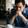 La carga invisible del "silencio emocional" que afecta a muchos que reprimen sus sentimientos por presión social. (Foto. GEMINI / AUN)