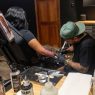 Un tatuaje íntimo o minimalista es una elección común entre quienes buscan expresión personal manteniendo la discreción laboral. (Foto: Scarlet Solis / AUN)