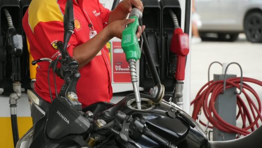 El Ministerio de Energía y Minas sostiene que la mezcla E10 no provocará daños en los vehículos y asegura que su incorporación en la gasolina regular puede generar beneficios económicos para los consumidores. (Foto: MEM / AUN)