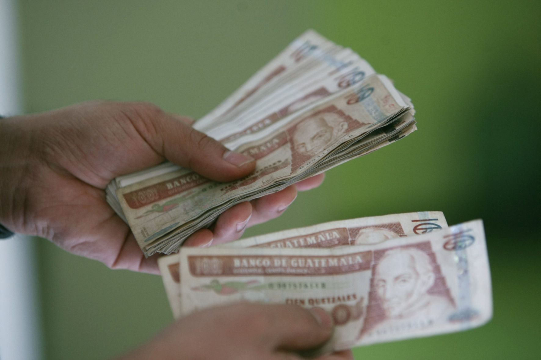 La capacidad de pago, estabilidad laboral e historial crediticio son algunos de los principales factores que evalúan las entidades financieras antes de otorgar un préstamo. (Foto: Henry Véliz / AUN)