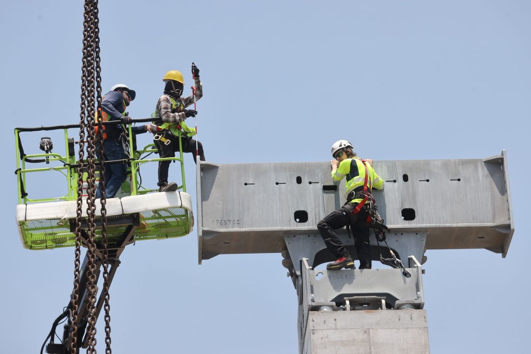 Anemómetros y veletas permitirán monitorear de forma continua las condiciones del viento durante la operación del Aerometro. (Foto: Municipalidad de Guatemala / AUN)
