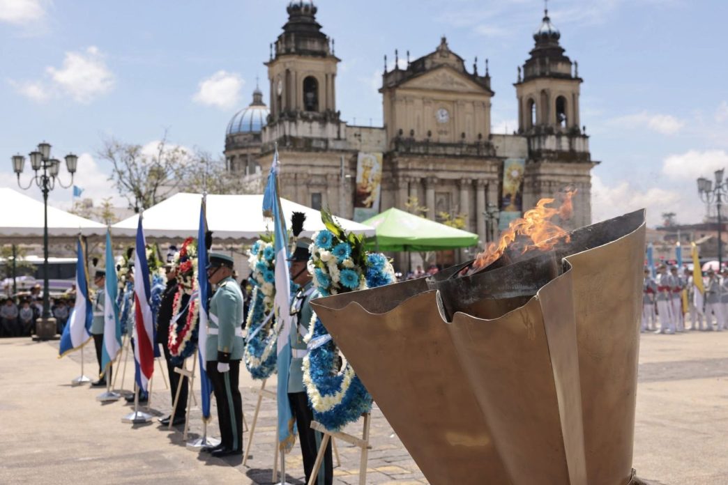 La PNC reforzará la vigilancia durante los recorridos de antorchas y advirtió que consignará a quienes incurran en actos de vandalismo o alteren el orden público. (Foto: MINEDUC / AUN)