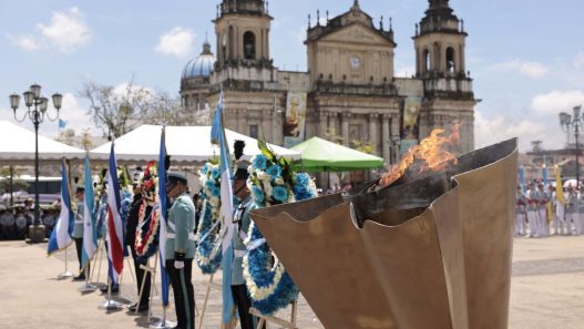 La PNC reforzará la vigilancia durante los recorridos de antorchas y advirtió que consignará a quienes incurran en actos de vandalismo o alteren el orden público. (Foto: MINEDUC / AUN)