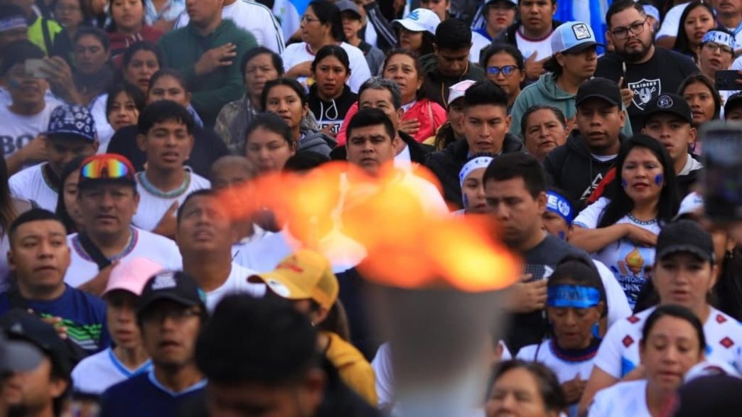 Las antorchas forman parte de las celebraciones por la Independencia de Guatemala, aunque expertos advierten que la tradición ha experimentado cambios en su significado y formas de participación. (Foto: DCA / AUN)