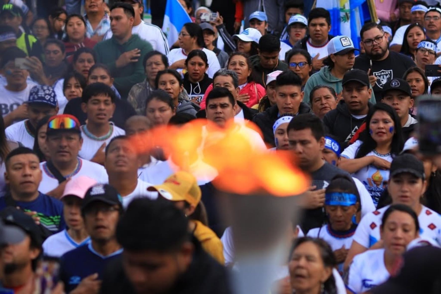 Las antorchas forman parte de las celebraciones por la Independencia de Guatemala, aunque expertos advierten que la tradición ha experimentado cambios en su significado y formas de participación. (Foto: DCA / AUN)