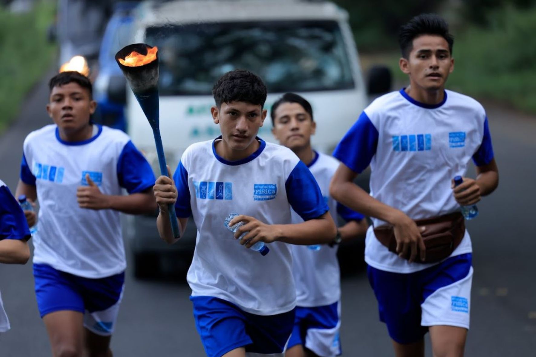 La tradición de las antorchas se consolidó durante el siglo XX como una actividad vinculada principalmente con jóvenes y centros educativos, según historiadores. (Foto: AGN / AUN)