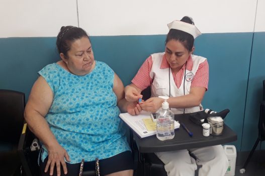 La educación sobre la diabetes permite comprender mejor la importancia de la actividad física, la buena alimentación y la atención médica para prevenir complicaciones. (Foto. IGSS / AUN)