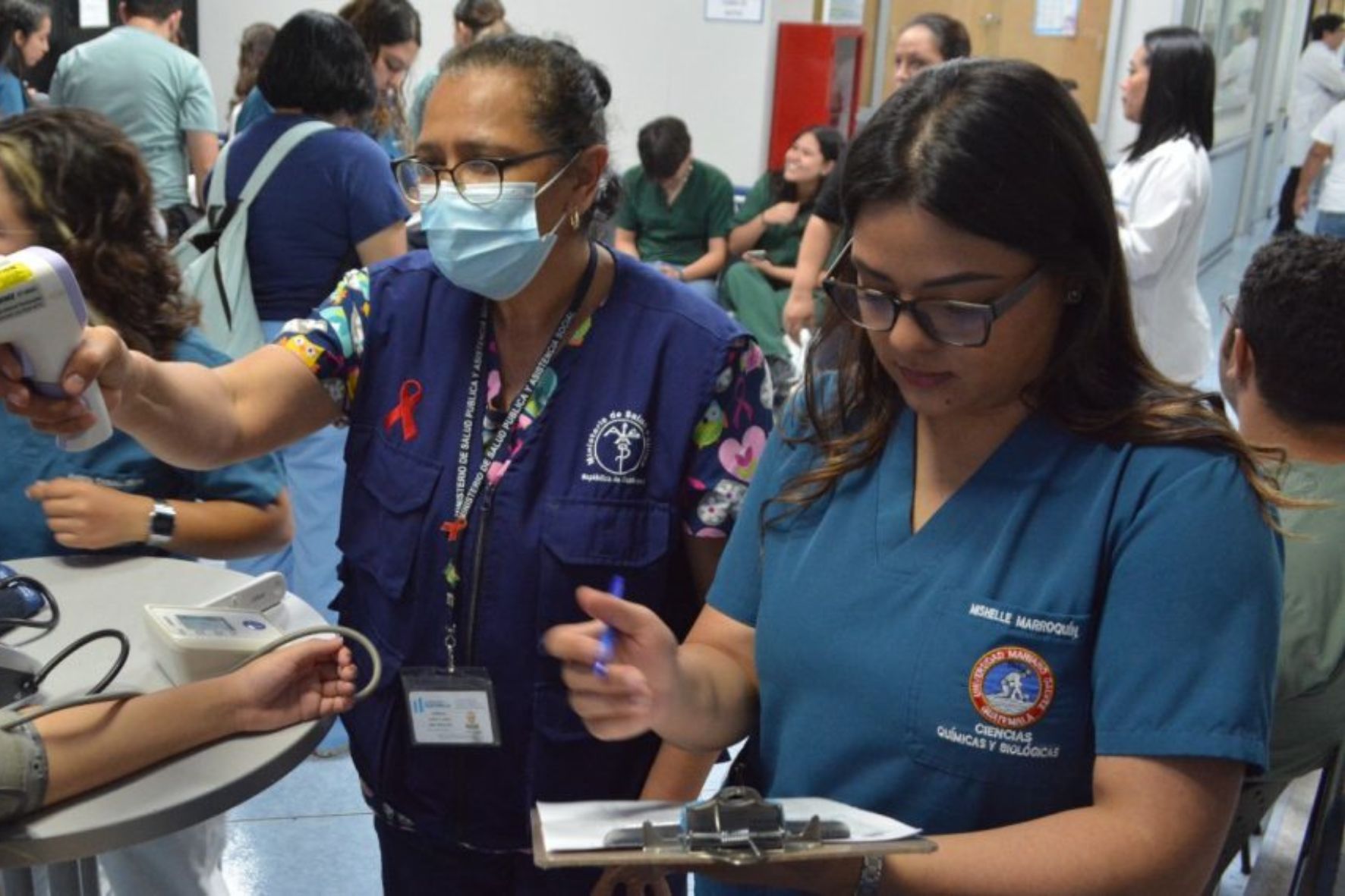 La formación médica implica altas exigencias académicas y emocionales, por lo que especialistas recomiendan incorporar el autocuidado desde los primeros años de la carrera. (Foto: AGN / AUN)