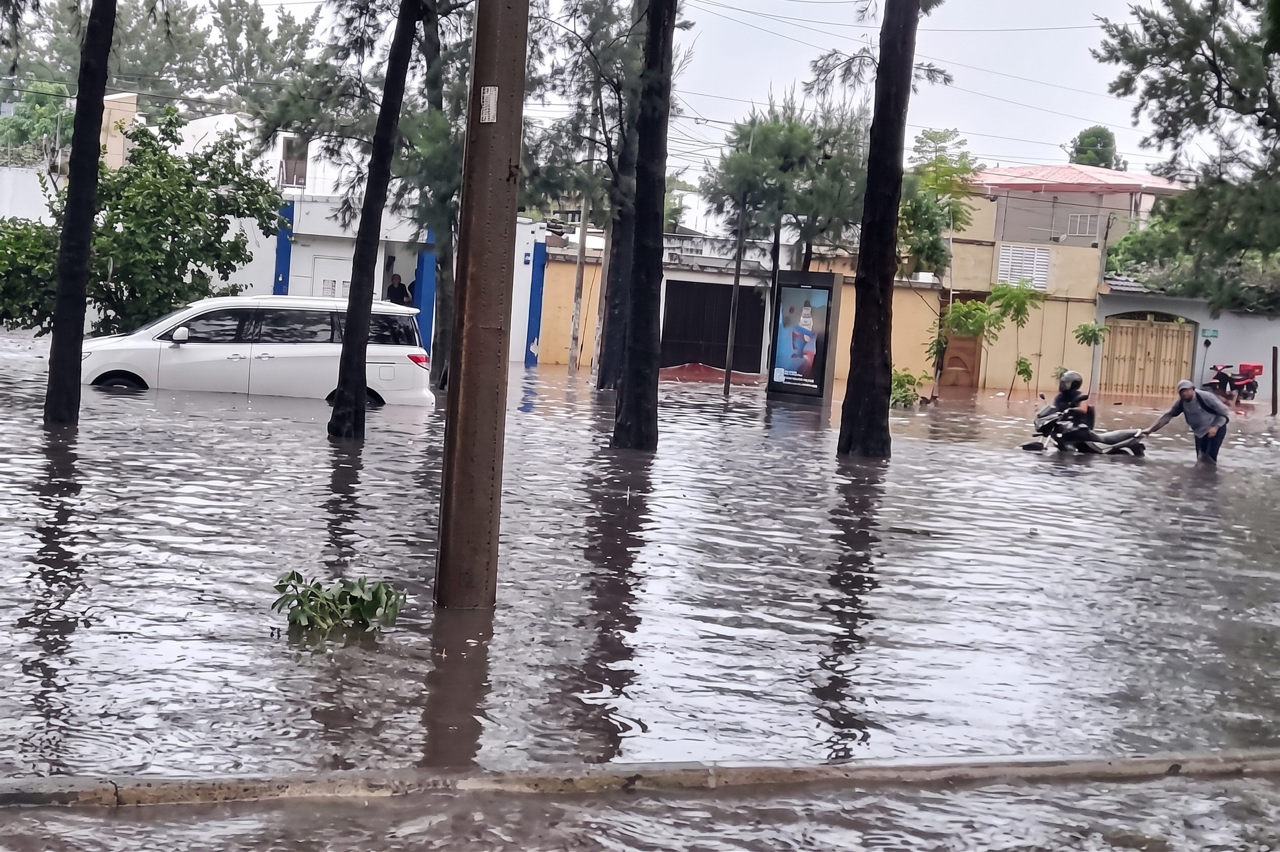 INSIVUMEH mantiene comunicación con las autoridades municipales para dar seguimiento a las condiciones meteorológicas durante el cierre de la temporada de lluvias. (Foto: Tomada de X / Soy502)