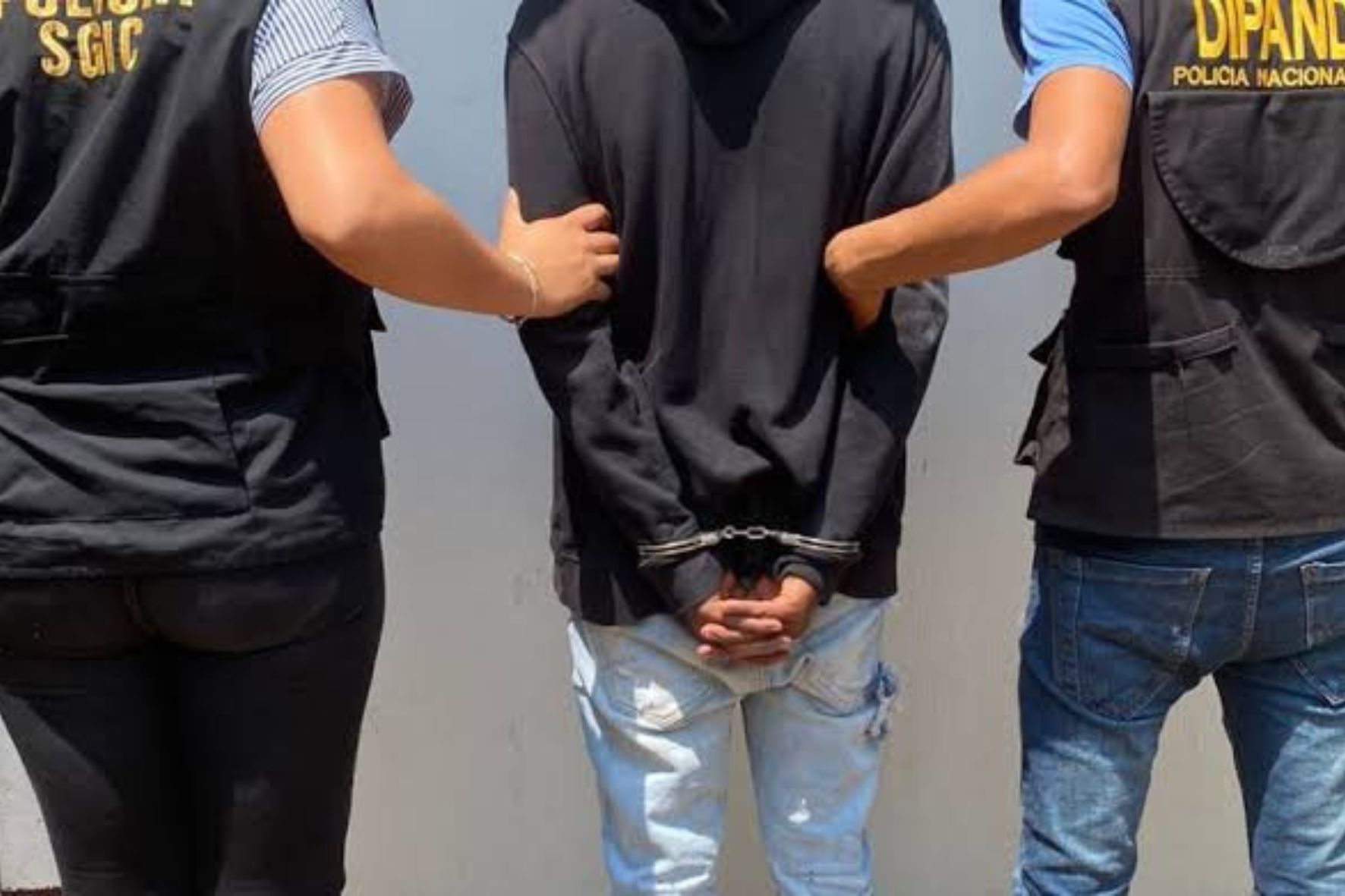 La extorsión, el sicariato y el narcomenudeo forman parte de las actividades que pueden articular las estructuras criminales para obtener ingresos y ejercer dominio sobre comunidades y negocios. (Foto: PNC / AUN)