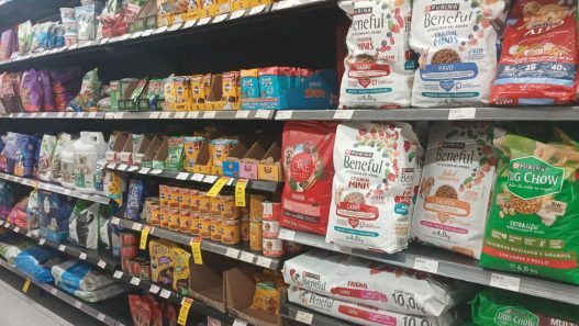 De acuerdo a los datos del Banguat, en tres décadas, Guatemala pasó de importar US$22.7 millones a US$468.8 millones en alimentos preparados para animales. (Foto: Jessica Chan / AUN)