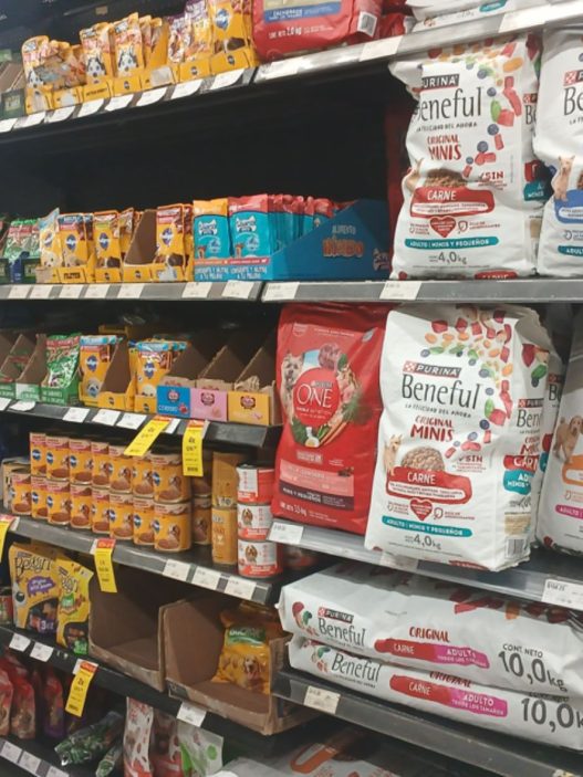 De acuerdo a los datos del Banguat, en tres décadas, Guatemala pasó de importar US$22.7 millones a US$468.8 millones en alimentos preparados para animales. (Foto: Jessica Chan / AUN)