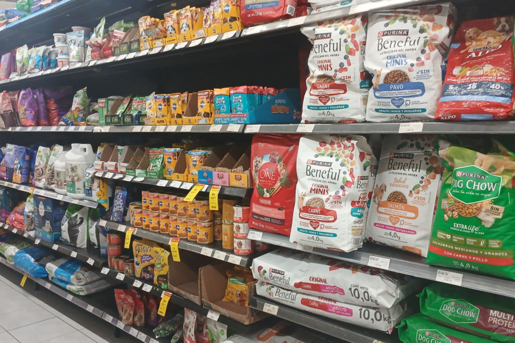 De acuerdo a los datos del Banguat, en tres décadas, Guatemala pasó de importar US$22.7 millones a US$468.8 millones en alimentos preparados para animales. (Foto: Jessica Chan / AUN)