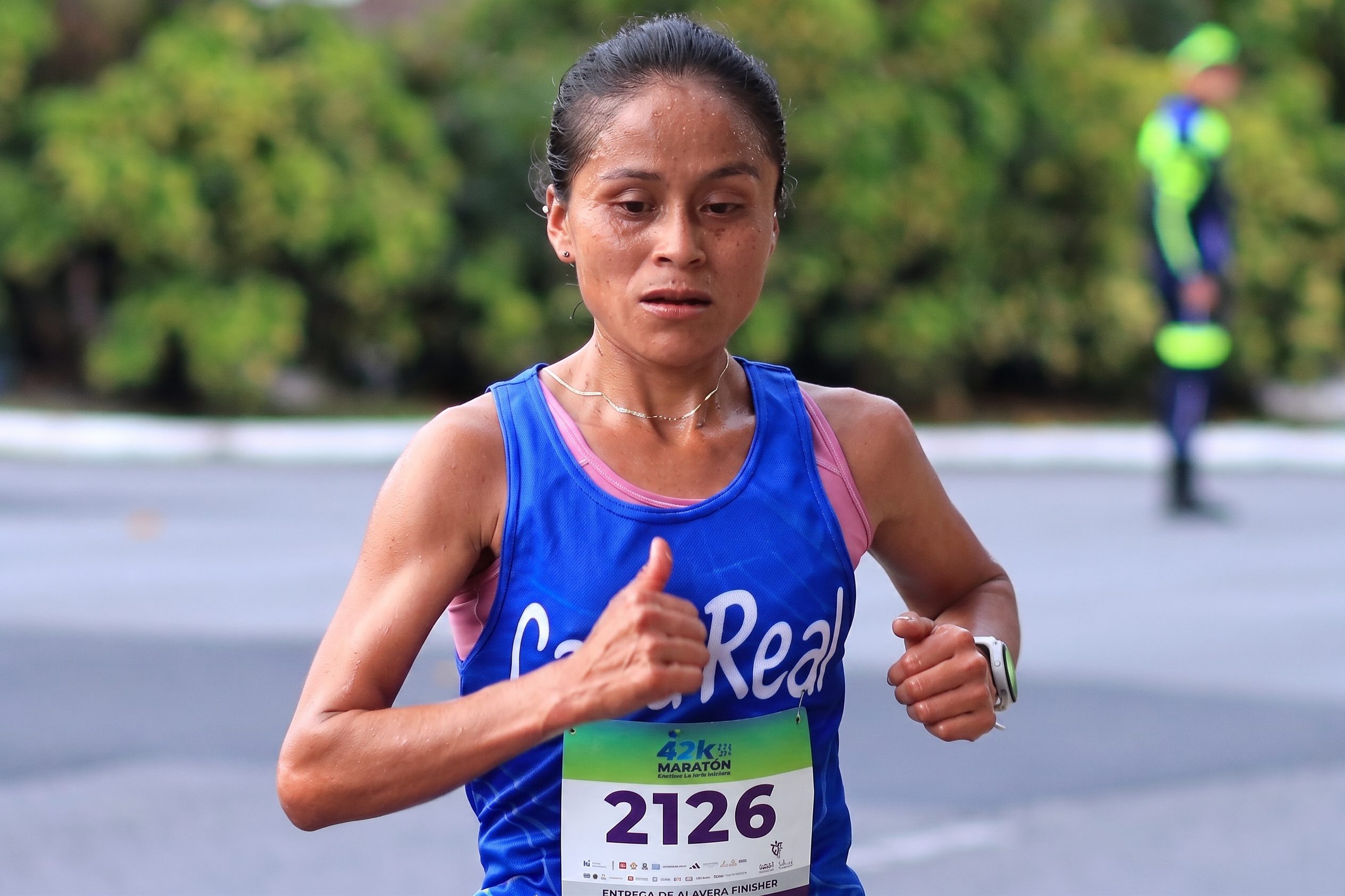 La atleta originaria de San Juan Sacatepéquez inició en el atletismo acompañando a sus hermanos con discapacidad visual y, con el tiempo, comenzó a competir por cuenta propia. (Foto: Cortesía / AUN)