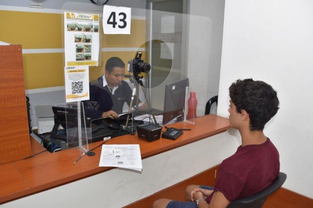 Los jóvenes que han cumplido 17 años pueden solicitar su DPI de forma anticipada. (Foto: RENAP / AUN)