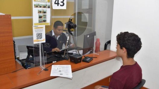Los jóvenes que han cumplido 17 años pueden solicitar su DPI de forma anticipada. (Foto: RENAP / AUN)