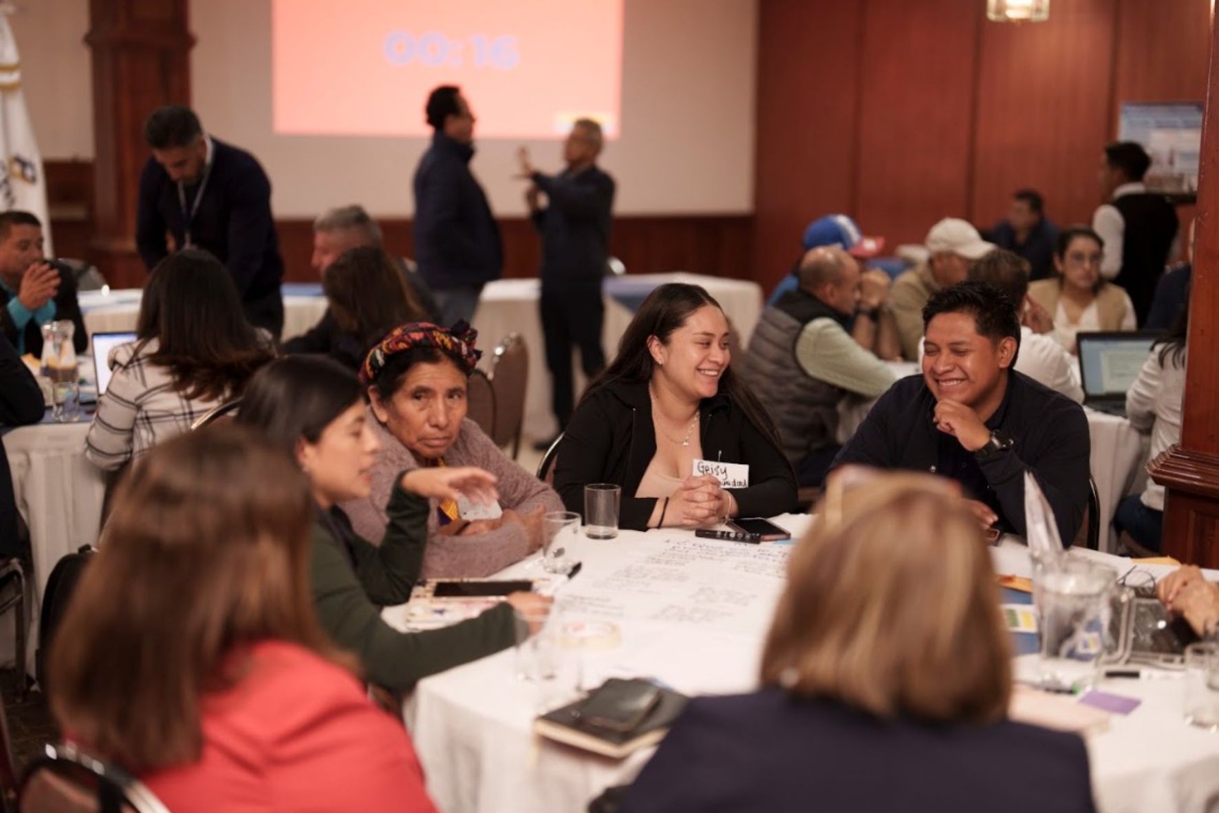 Expertos plantean que el K’atun 2052 debe traducirse en metas operativas, seguimiento público y participación representativa. (Foto: SEGEPLAN / AUN)