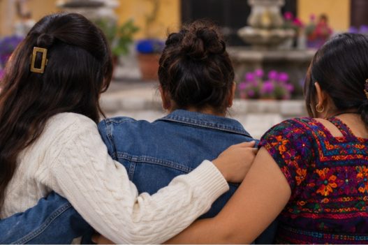 La autoestima se construye desde la infancia y puede fortalecerse mediante el reconocimiento de las capacidades, los logros y el valor personal. (Foto: GEMINI / AUN)