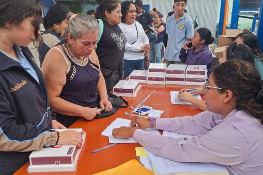 Las Organizaciones de Padres de Familia participarán en la adquisición de los dispositivos tecnológicos. (Foto: Allison Bonilla / AUN)