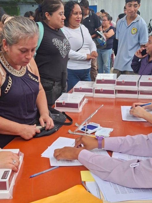 Las Organizaciones de Padres de Familia participarán en la adquisición de los dispositivos tecnológicos. (Foto: Allison Bonilla / AUN)