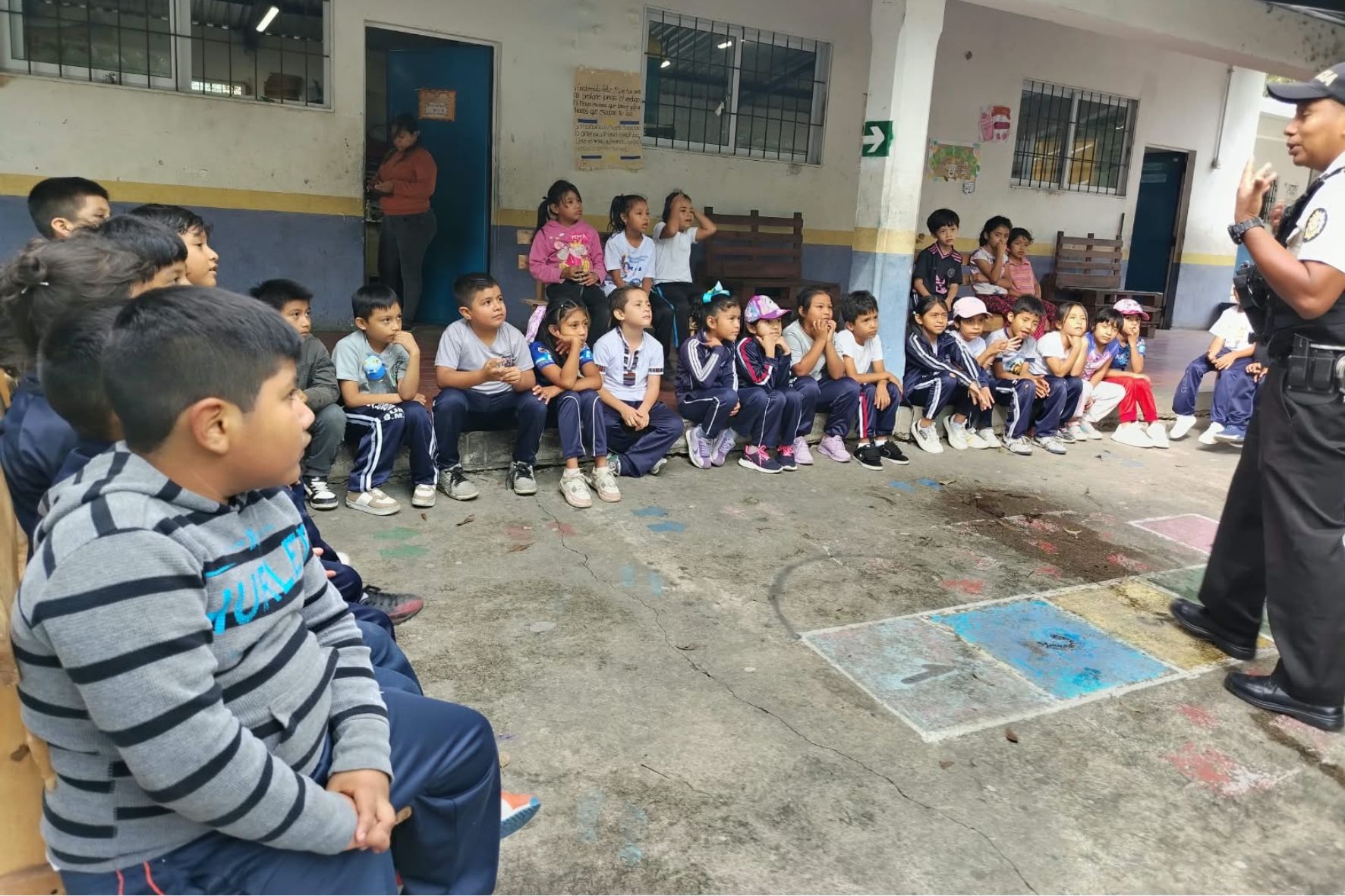 Esta metodología educativa promueve el pensamiento crítico, la resolución de problemas y el trabajo colaborativo dentro del aula. (Alisson Seijas / AUN)