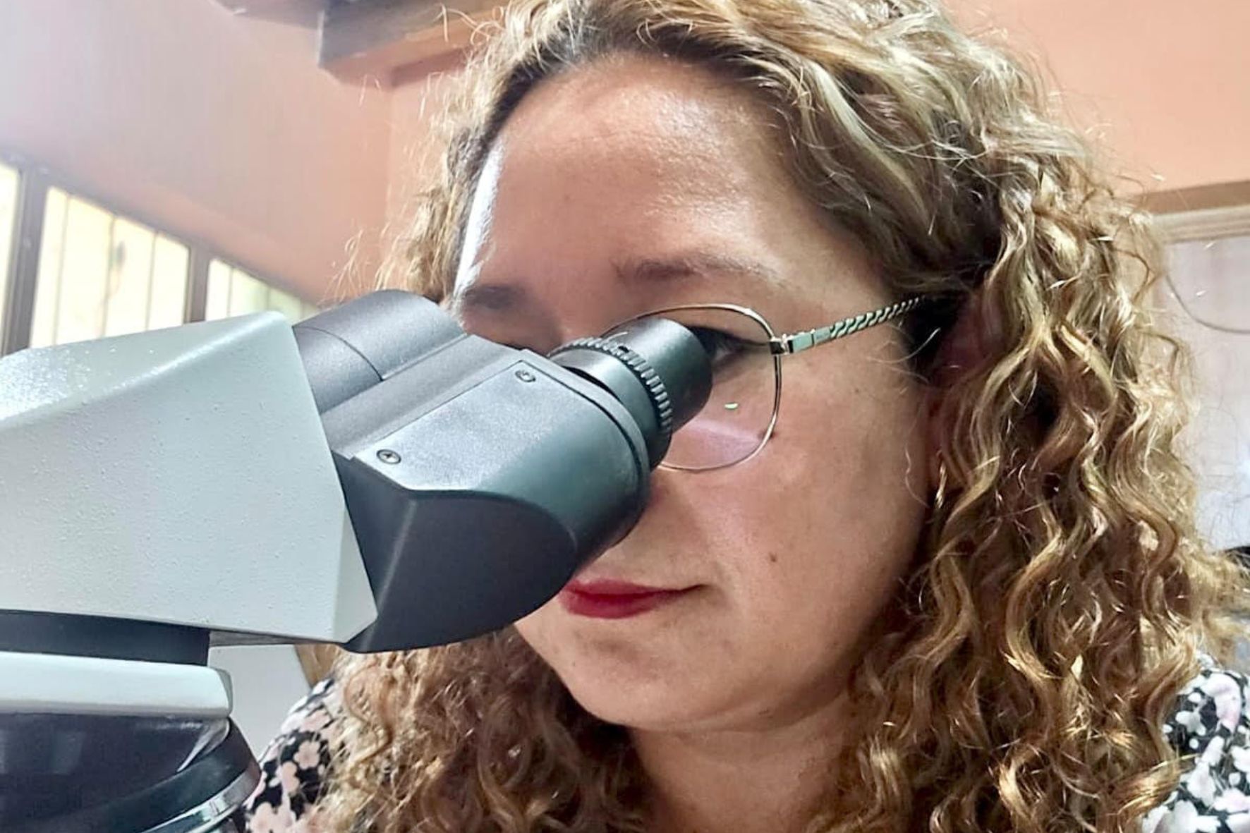 Melina Moreno advierten que el diagnóstico temprano y el acceso oportuno a tratamientos antifúngicos son determinantes para evitar complicaciones graves. (Foto: Kélita Pérez / AUN)