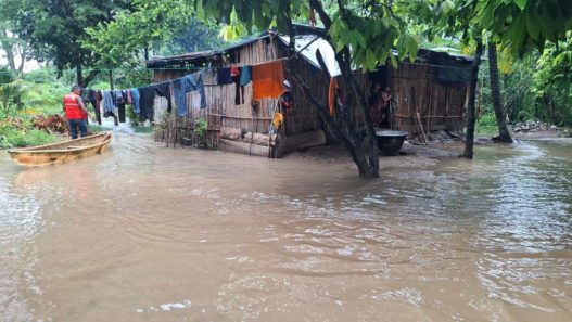 Las lluvias persistentes y la saturación de los suelos incrementan el riesgo de derrumbes y deslizamientos en distintas regiones de Guatemala. (Foto: CONRED / AUN)