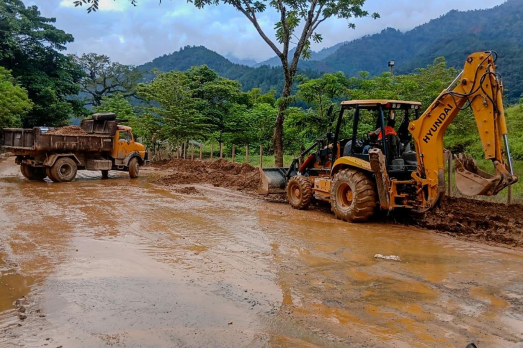 La CONRED y el INSIVUMEH mantienen el monitoreo de las condiciones climáticas y la saturación de los suelos para identificar zonas vulnerables y prevenir emergencias. (Foto: CONRED / AUN)