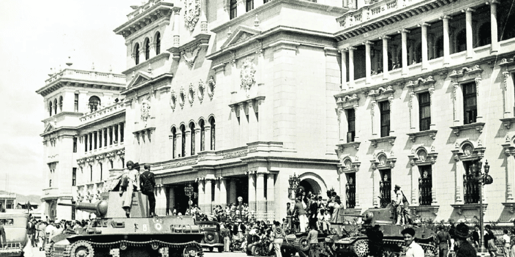 La Constitución de 1945 incorporó garantías como la jornada de ocho horas, vacaciones y descanso remunerado. (Foto: Hemeroteca Nacional / AUN)