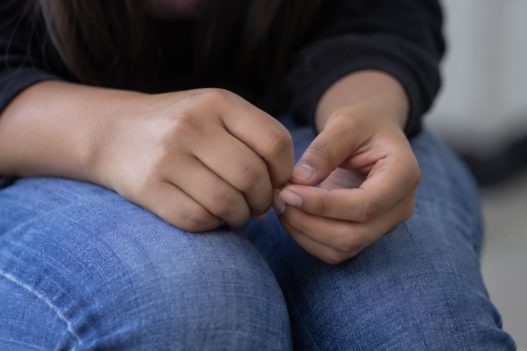 La violencia sexual puede provocar ansiedad, miedo, alteraciones del sueño y dificultades para desarrollar actividades cotidianas. (Foto: GEMINI / AUN)
