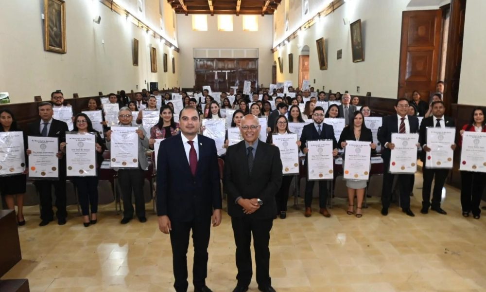 La Universidad de San Carlos otorga 4 mil títulos en todo el país