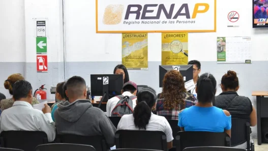 Según datos del RENAP, 90 mil 710 DPI que vencieron entre enero y septiembre de 2026 todavía no han sido renovados por sus titulares. (Foto: RENAP / AUN)