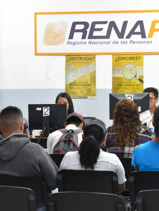 Según datos del RENAP, 90 mil 710 DPI que vencieron entre enero y septiembre de 2026 todavía no han sido renovados por sus titulares. (Foto: RENAP / AUN)